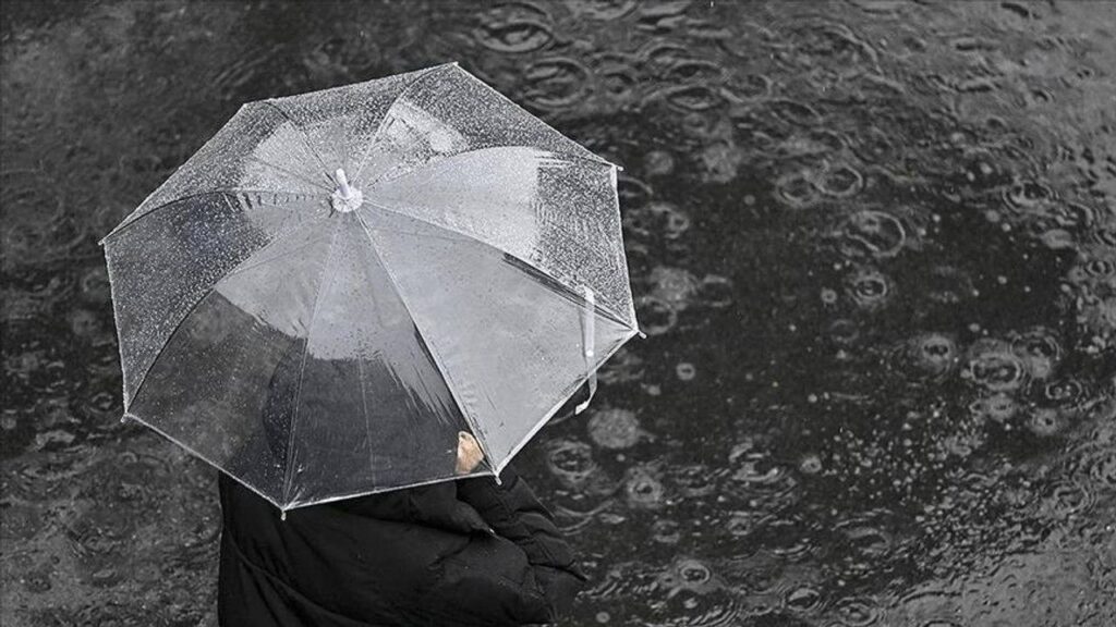 Bu İllerde Yaşayanlar Dikkat! Meteoroloji'den Uyarı Geldi: Haftanın İlk Gününde Sağanak Sürprizi