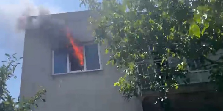 Burdur'da 2 Katlı Evde Yangın Paniği