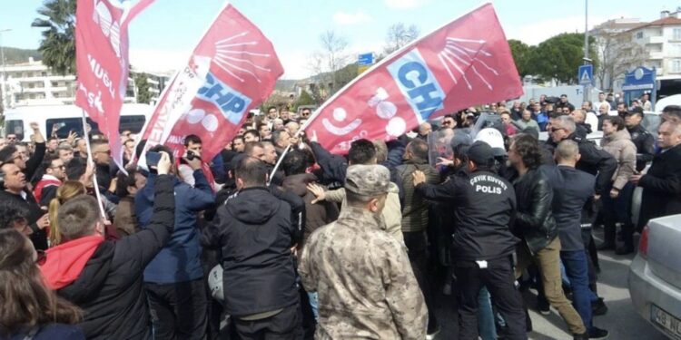 CHP’li Belediye Başkanı ile CHP yöneticilerine dava açıldı