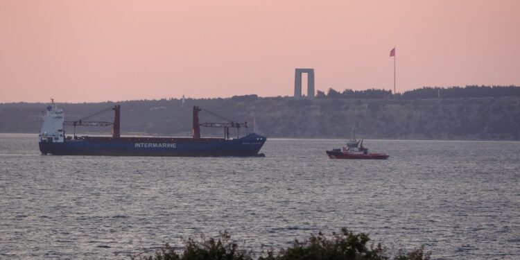 Çanakkale Boğazı'nda Yük Gemisinde Yangın