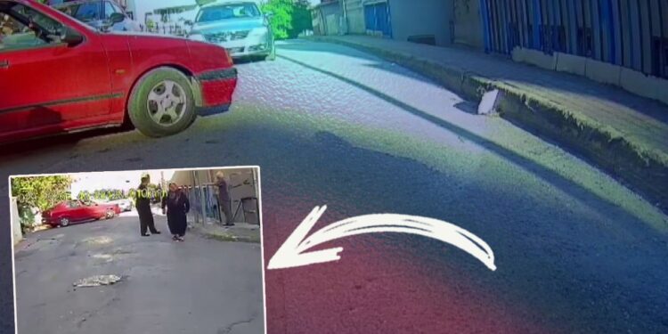 Çığlık Çığlığa Bırakan Dehşet! Sürücü Bıçak Çekti, Eşi Gözdağı Verdi… Magandanın Yarattığı Korku Dolu Anlar Kamerada