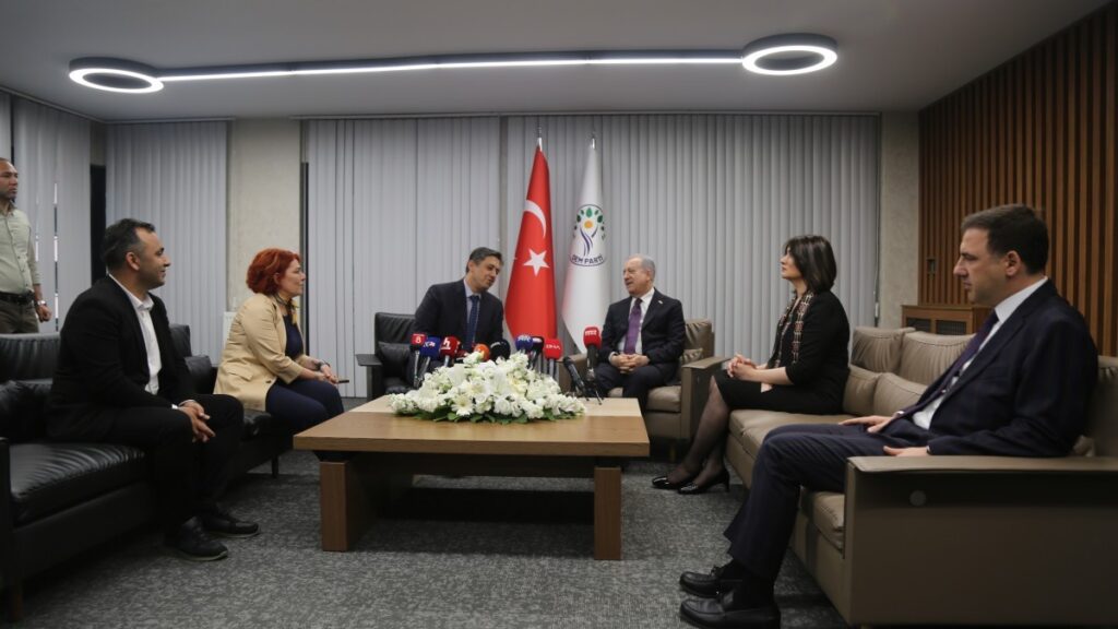 DEM Parti-MHP bayramlaşması: Çözüm yeri Meclis