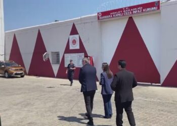 DEM Parti heyeti 'süreç' görüşmesi için Silivri'de