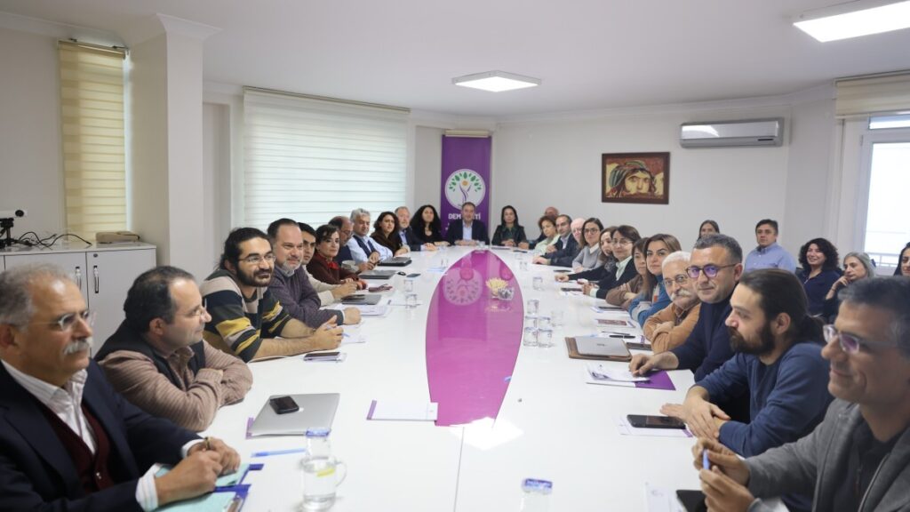 DEM Parti 'süreç' gündemiyle toplandı