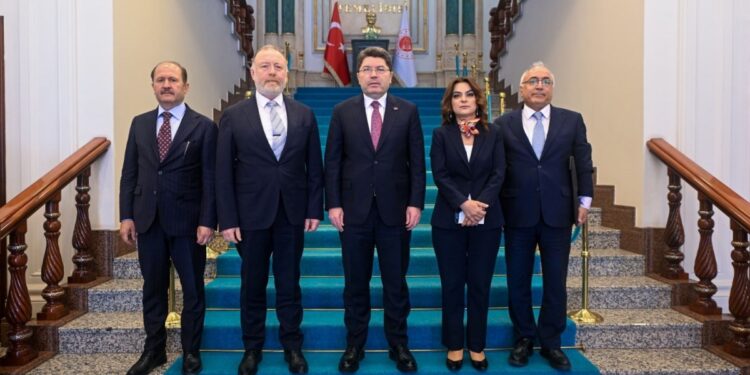 DEM Parti ve Adalet Bakanı Tunç görüşmesi başladı