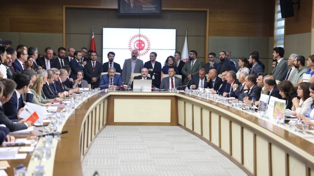 DEM Parti’den AKP’nin kanun teklifine tepki: Ölümü dayatıyor