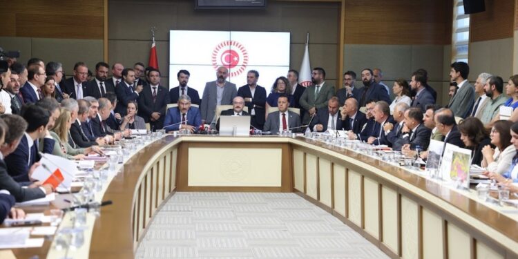 DEM Parti’den AKP’nin kanun teklifine tepki: Ölümü dayatıyor