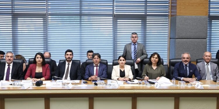 DEM Parti’nin Kovid-19 düzenlemesi önergesi reddedildi