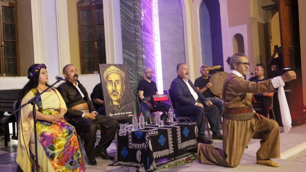 Dengbêj Şakiro'nun anısına stran ve çîrok dinletisi