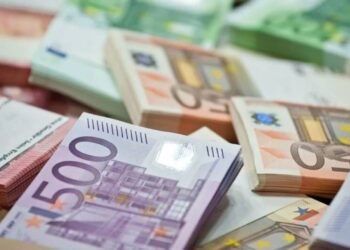 Dolar Düşüyor, Euro Uçuyor: Kurda Yeni Rekor