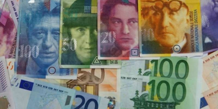 Dolar karşısında uzun vadede İsviçre frangı, kısa vadede Euro öne çıkıyor