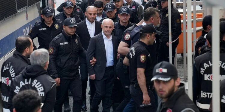 Ekrem İmamoğlu’ndan sevk görüntülerine tepki: Yarına kalır yanınıza kalmaz