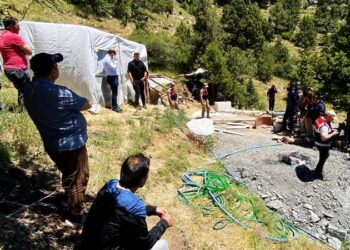 Erzurum'da taş ocağındaki göçükte ölen 3 işçi toprağa verildi