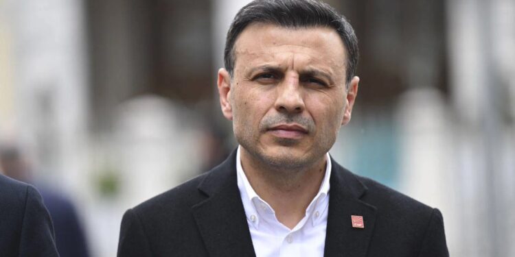 Gaziosmanpaşa Belediyesi'nin AKP'ye Geçmesine Özgür Çelik'ten İlk Tepki