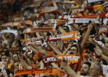 Geleceği Merak Ediliyordu, Galatasaray Yıldızına İmzayı Attırdı