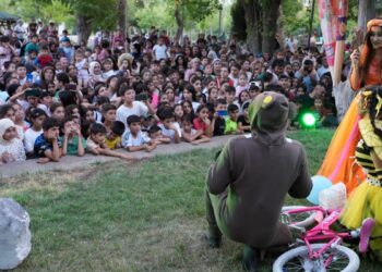 Gezici Çocuk Tiyatro Günleri’nde çocuklar doyasıya eğlendi
