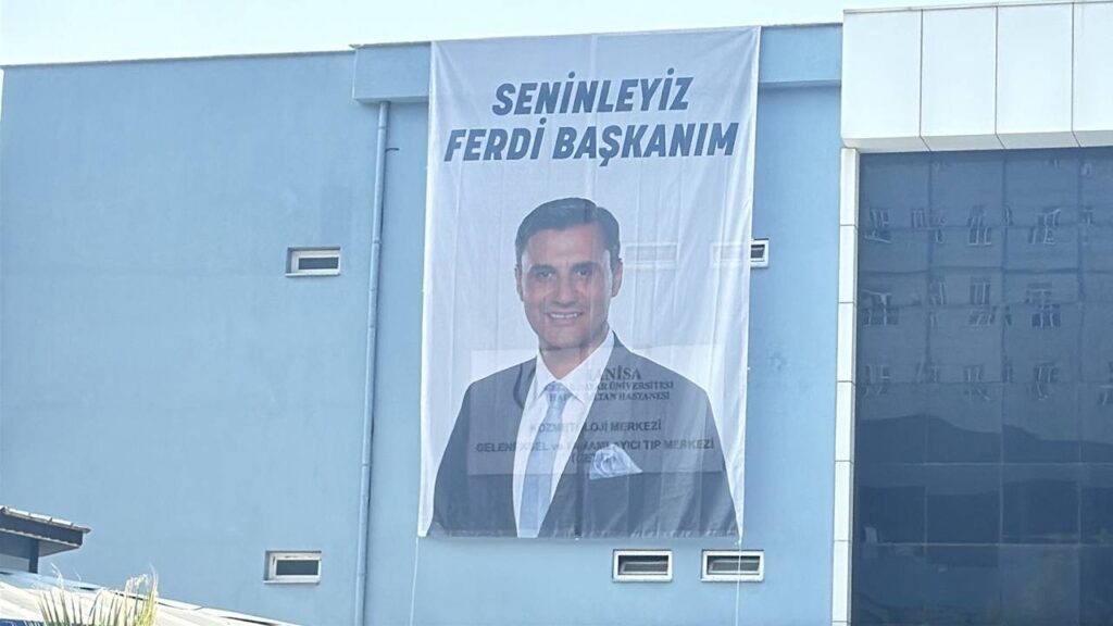 Hastane duvarına “Seninleyiz Ferdi Başkanım” pankartı asıldı