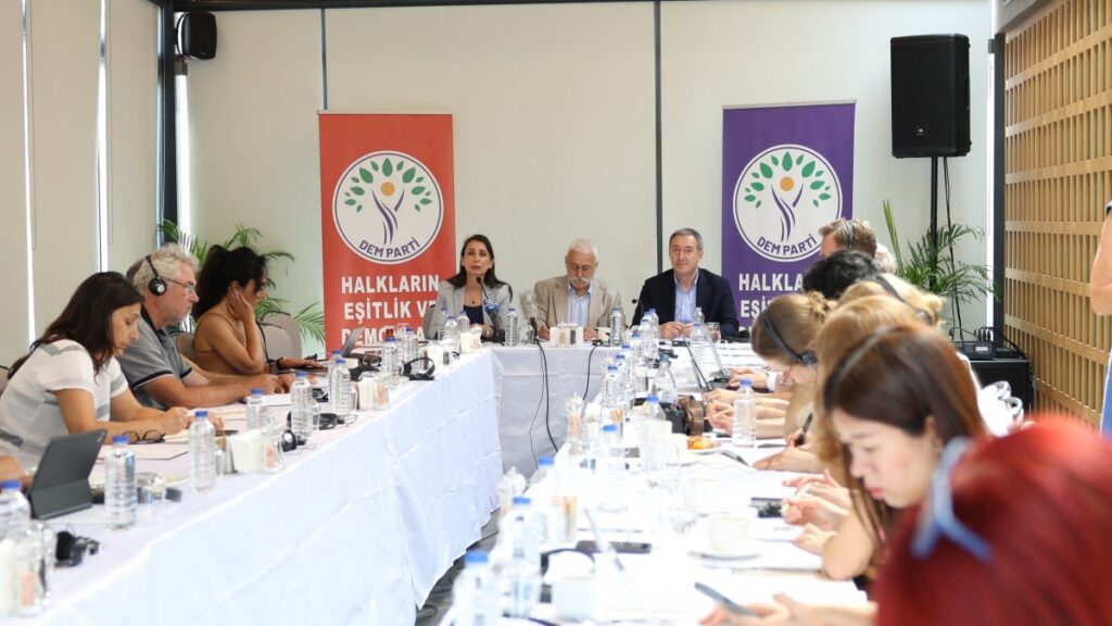 Hatimoğulları ve Bakırhan uluslararası basınla buluştu