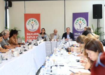 Hatimoğulları ve Bakırhan uluslararası basınla buluştu