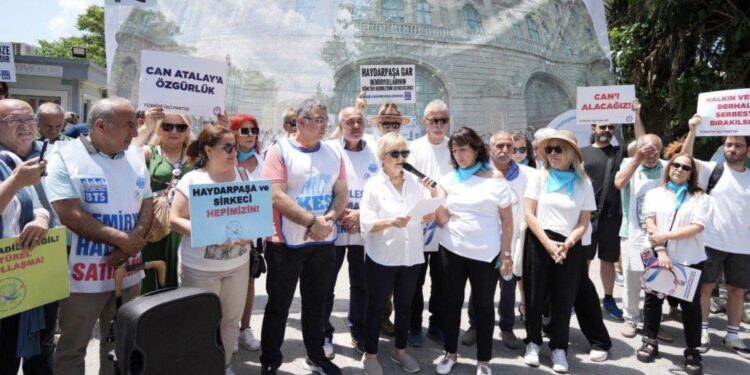 Haydarpaşa için 700'üncü hafta nöbeti