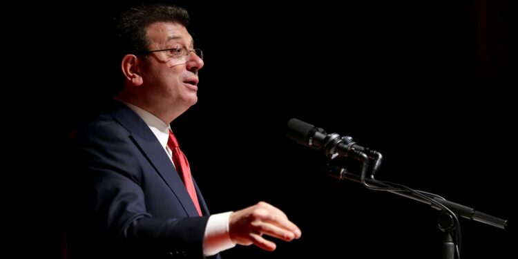 Hukuka aykırı işlem ve eylemler, barış ve demokrasiden yana toplum kesimlerinde kırılma yaratıyor