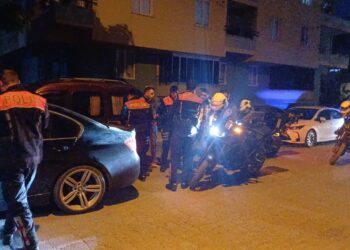 İki Grup Arasındaki Kavgada Silahlar Konuştu: 1'i Polis 2 Yaralı