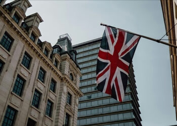 İngiltere ekonomisi nisanda ABD'ye ihracatın düşmesiyle daraldı