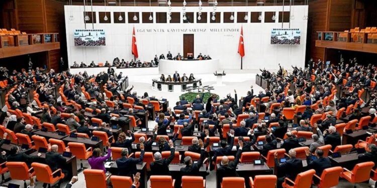 İsrail-İran tezkeresi Meclis'te kabul edildi