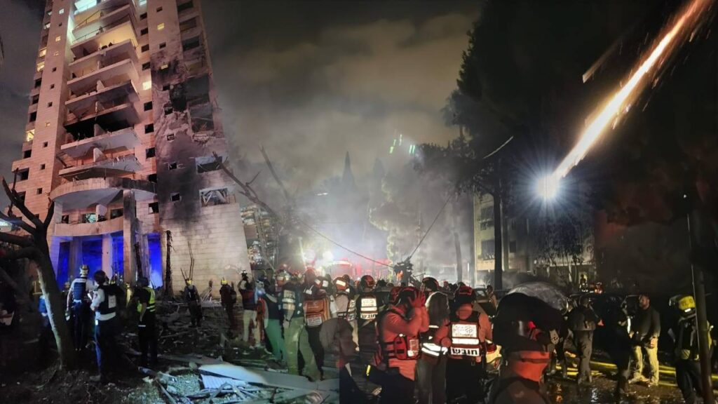 İsrail Yeni Saldırı Başlattı, İran'dan Misilleme Geldi! Hayfa ve Tahran Yangın Yerine Döndü
