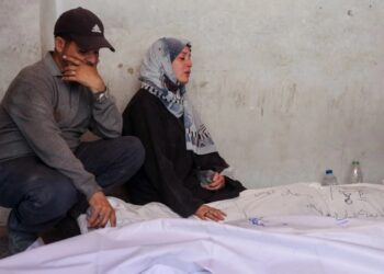 İsrail ordusu, Gazze’de yardım bekleyen Filistinlileri vurdu