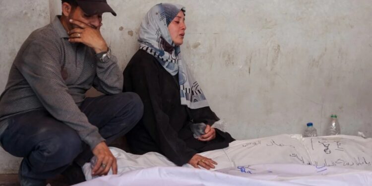 İsrail ordusu, Gazze’de yardım bekleyen Filistinlileri vurdu