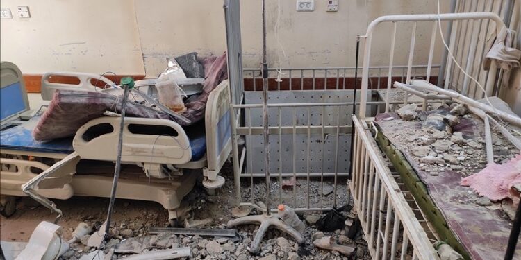 İsrail ordusu, Nasır Hastanesini hizmet dışı bırakmaya çalışıyor