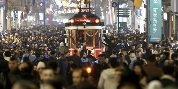 İstihdamda son 10 yılın en keskin düşüşü yaşandı