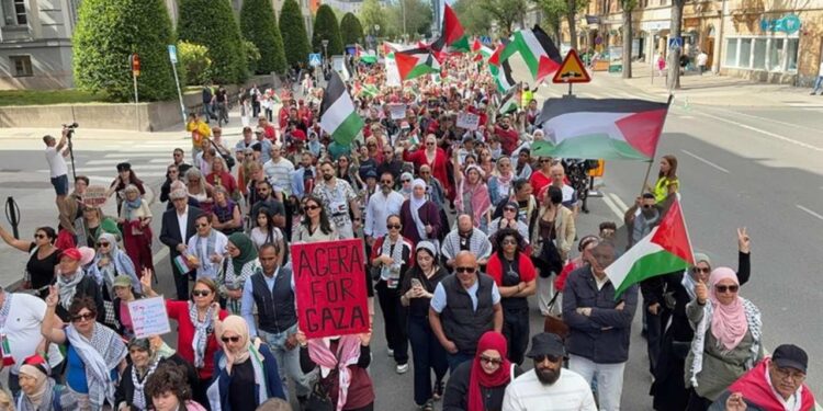 İsveç'te İsrail'in Gazze'ye Yönelik Saldırıları Protesto Edildi