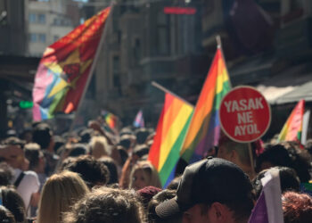 İzmir Valiliği'nden Onur Haftası'na "genel ahlak" yasaklaması!