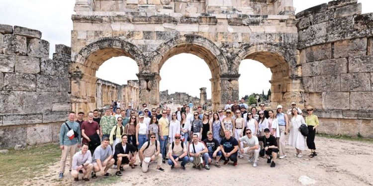 Kızıl Ordu Korosu Denizli'ye Hayran Kaldı