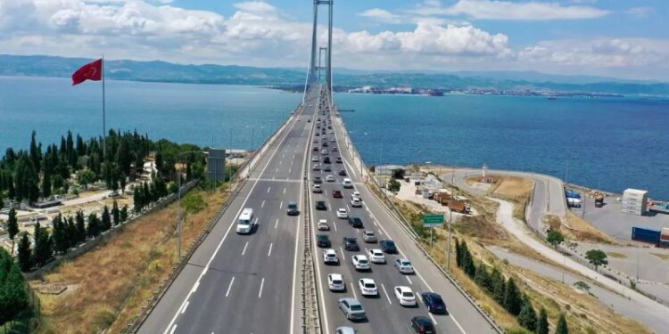 Kurban Bayramı'nda otoyollardan yaklaşık 16,3 milyon araç geçti