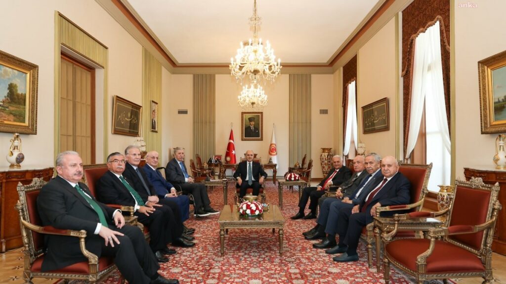Kurtulmuş Meclis'te eski başkanlarla görüştü