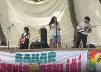 Maçka'daki öğrenci festivalinde Cumhurbaşkanı'na yönelik slogan atan sanatçı Cem Akarsu tahliye edildi