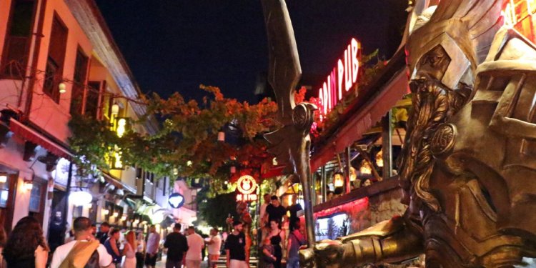 Ne Çeşme ne de Bodrum! 82 Kişilik Nüfusu Geceleri 10 Bin Oluyor… Tek Bir Sebebi Var