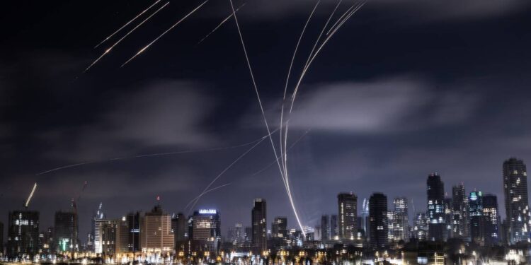 'Nükleer' Savaşta 6. Gün! Tahran ve Tel Aviv İçin Peş Peşe 'Tahliye' Uyarısı: Füze Yağdı