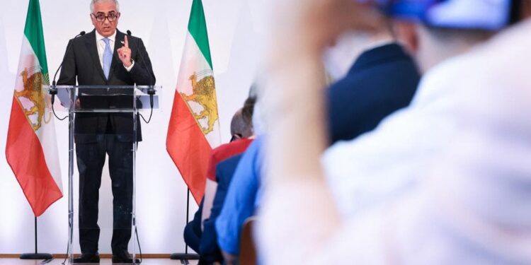 Oğul Pehlevi’den Hamaney’e çağrı: Görevden çekil