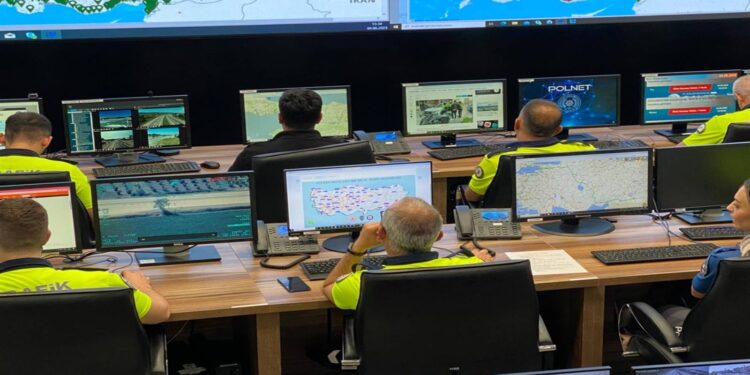 Otobüslerde 3 bin yolcu polis görevlendirildi