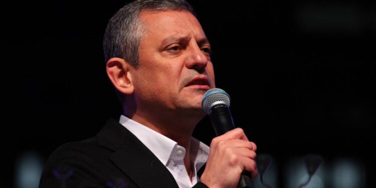 Özgür Özel'den kurultay davasına ilişkin açıklama