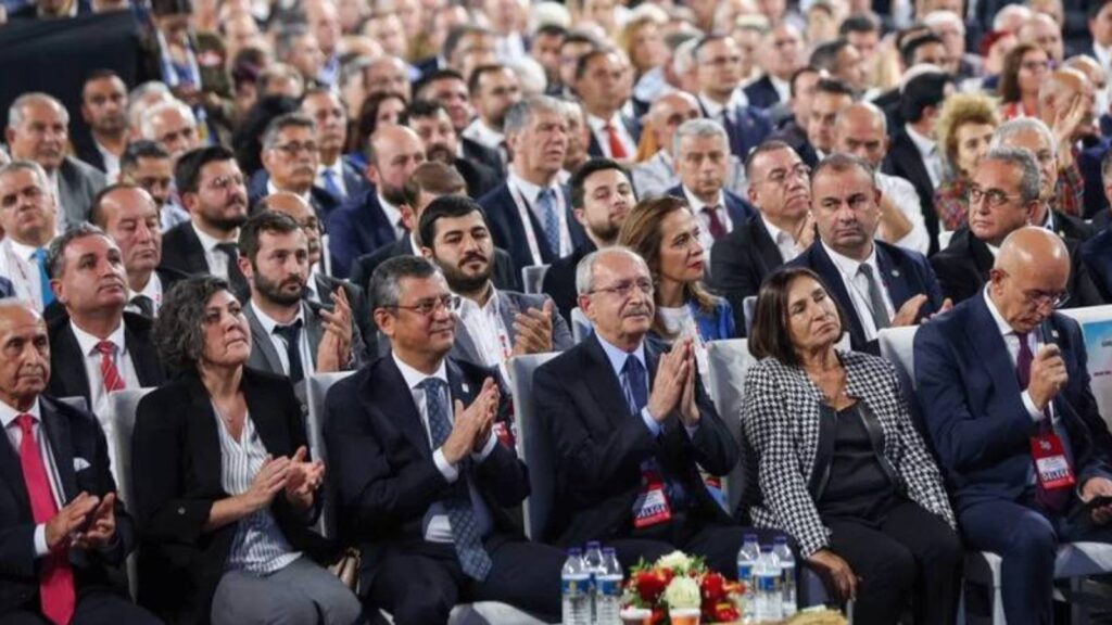 Özgür Özel'in yanında olmazsa milyonlarca insanın öfkesinin döşediği hatta yerini alır