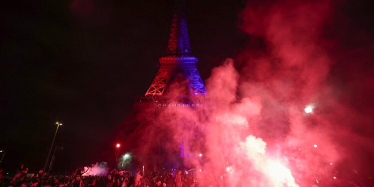 Paris'te 'Şampiyonluk' Kaosu! Sokaklar Yangın Yerine Döndü, Yüzden Fazla Kişi Gözaltında