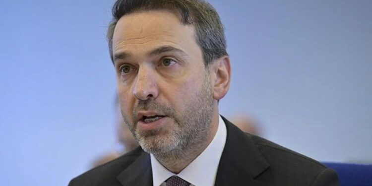 Petrol Fiyatları Artacak mı? Bakan Bayraktar Açıkladı