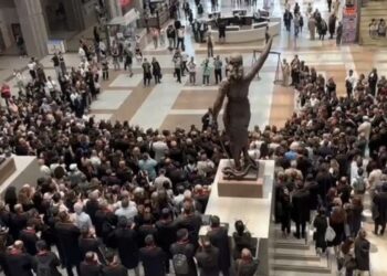 Polis, "Kanunsuzdur" dedi; avukatlar, "Sizden mi öğreneceğiz" yanıtı verdi