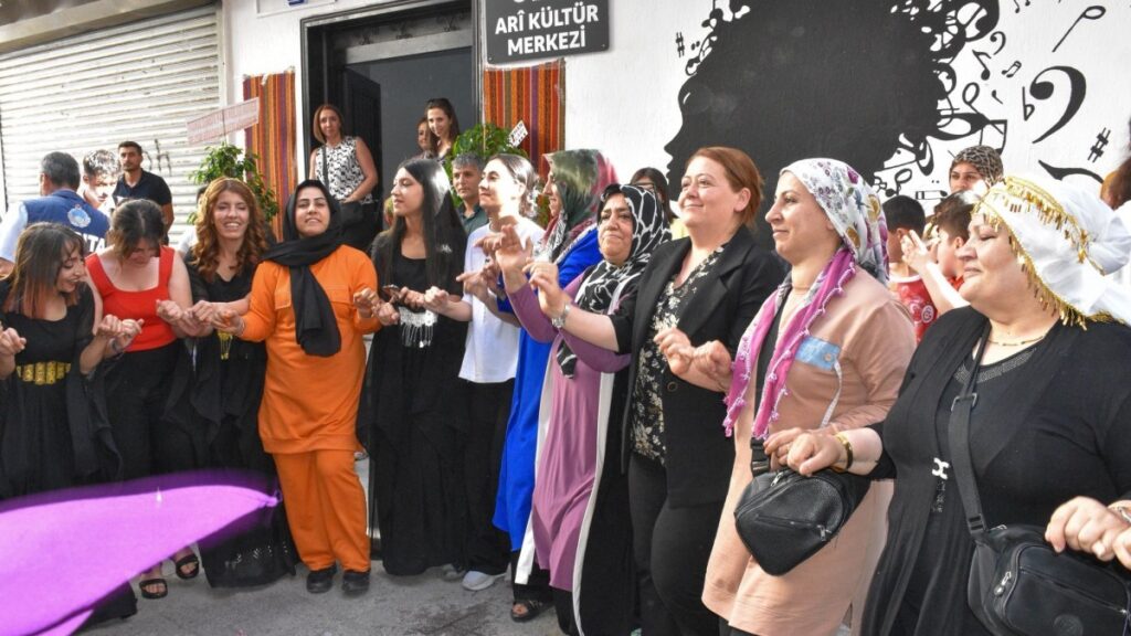 Rezan’da Arî Kültür Merkezi Açıldı