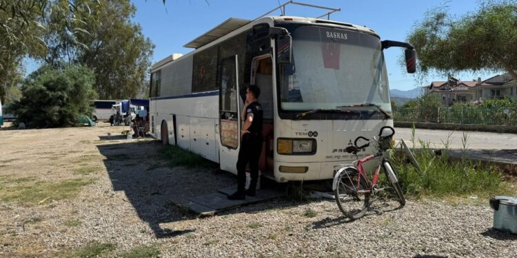 Sabah İşe Gelmeyince Gerçek Ortaya Çıktı: Otobüste Yaşamını Yitirdi